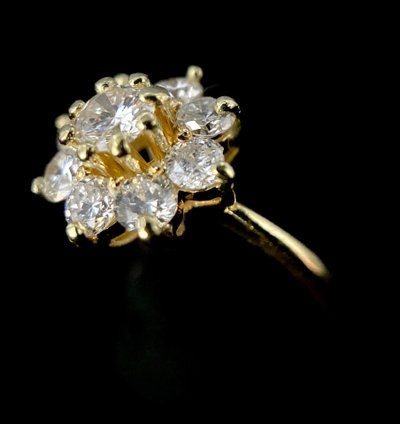 Marguerite" ring in yellow gold set with diamonds