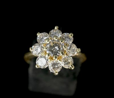 Marguerite" ring in yellow gold set with diamonds