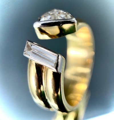 Bague or jaune sertie de deux diamants