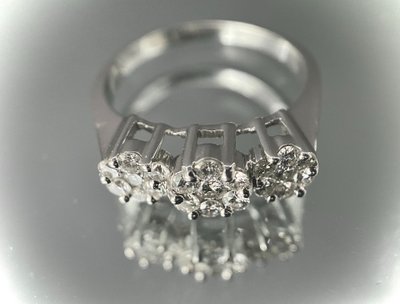 Bague or blanc sertie de brillants