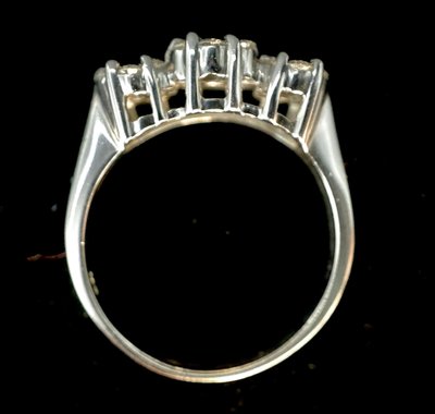 Bague or blanc sertie de brillants