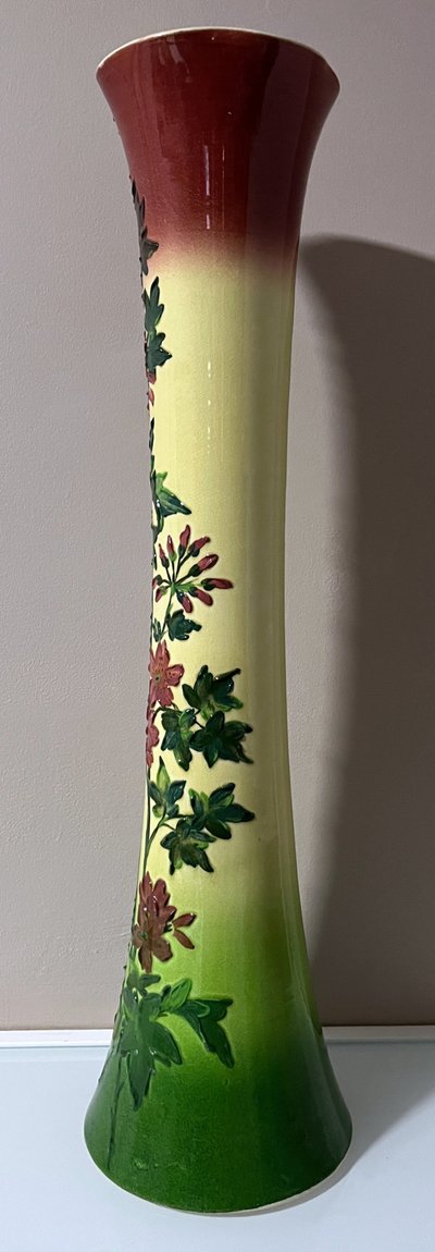 Vase Sarreguemines ( modèle 9848) motifs floraux 1830