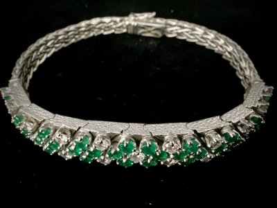 White gold bracelet with emeralds and diamonds