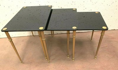 Tavolini impilabili in ottone e vetro nero, XX secolo