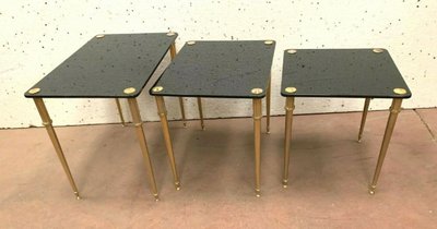Tavolini impilabili in ottone e vetro nero, XX secolo