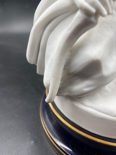 Due biscuit in porcellana di Sèvres, Amore (Eros) e la Ninfa (Psiche), da Falconet