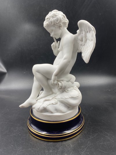 Due biscuit in porcellana di Sèvres, Amore (Eros) e la Ninfa (Psiche), da Falconet