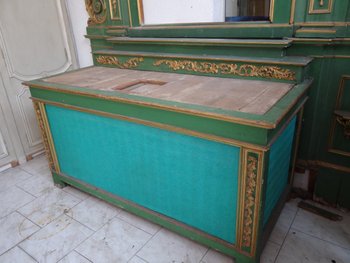 Baroque gilded lacquered wood altar from the 18th century