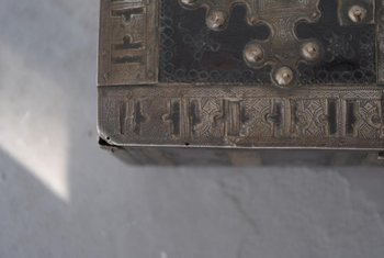 Scatola in ebano e argento dal Maghreb