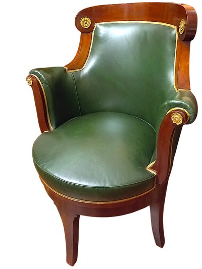Large fauteuil de bureau garni de cuir
