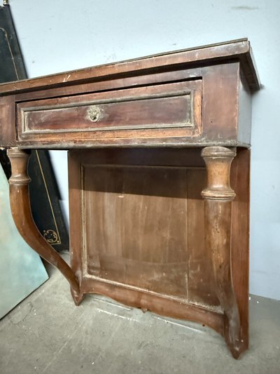 Console ancienne de style Empire en noyer, suspendue, XIXe siècle, 150 x 56 x 23 cm. Une pièce rare et ravissante.
