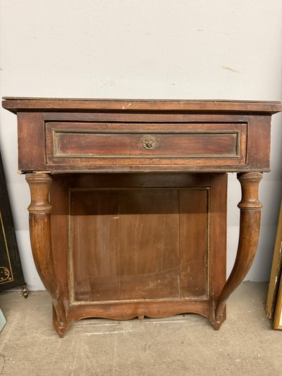 Console ancienne de style Empire en noyer, suspendue, XIXe siècle, 150 x 56 x 23 cm. Une pièce rare et ravissante.