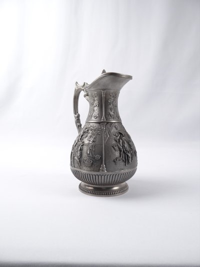 Pichet SKS design en étain 95% style rococo à décor de vendanges