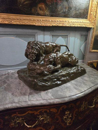 Lion et lionne attaquant une gazelle d'après d’E.Samson, Importante sculpture animalière.