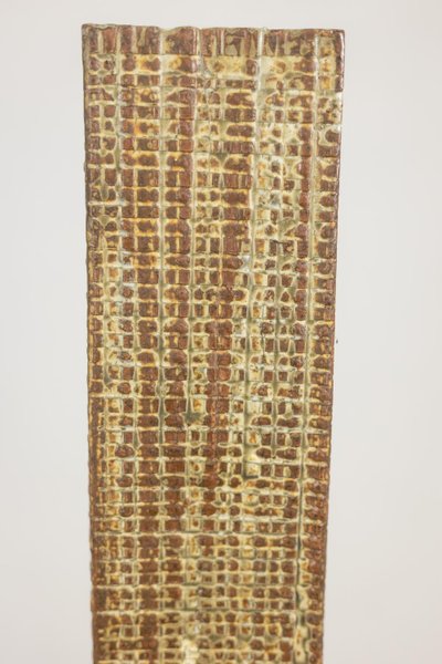 Brutalist-style stoneware vase with plant decoration. Dated 1977. LS6708C