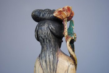 Statuetta Giappone XIX secolo Donna con fiori