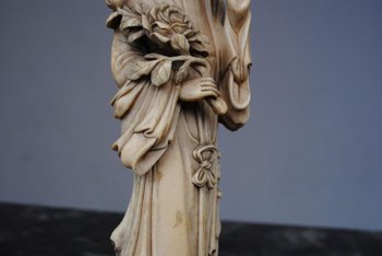Elegante statuetta Giappone XIX secolo
