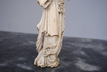 Elegante statuetta Giappone XIX secolo