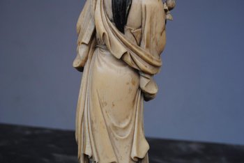 Elegante statuetta Giappone XIX secolo