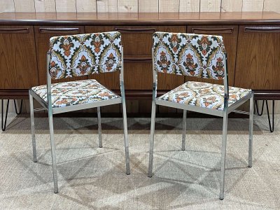 Paire de chaises chromées des années 70