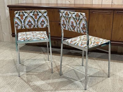 Paire de chaises chromées des années 70