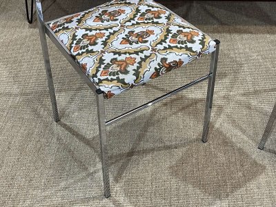 Paire de chaises chromées des années 70
