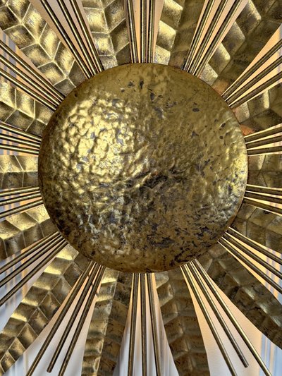 Large hammered gold metal sunburst wall light, 90 cm in diameter, from the 1970s