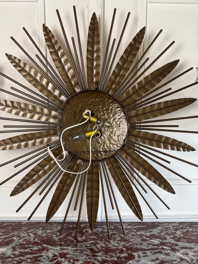 Large hammered gold metal sunburst wall light, 90 cm in diameter, from the 1970s