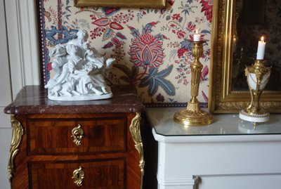 Capodimonte: scena galante del XVIII secolo da Boucher - gruppo in porcellana - firmato