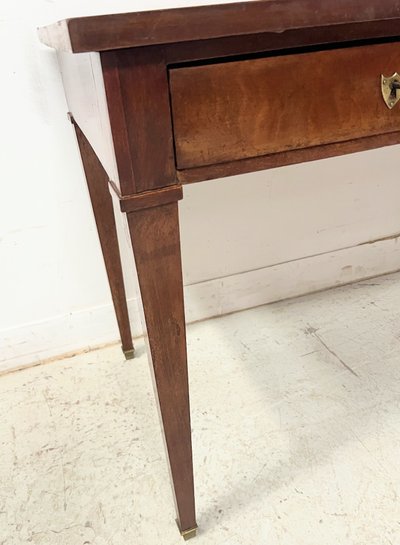 Louis XVI style desk in mahogany and veneer, 20th century