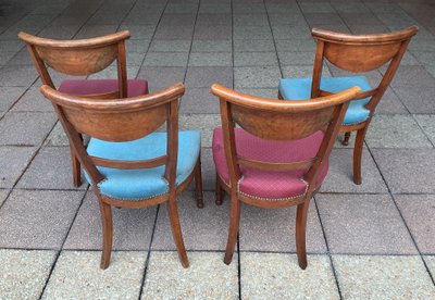 Quattro sedie Directoire in noce.