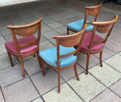 Quattro sedie Directoire in noce.