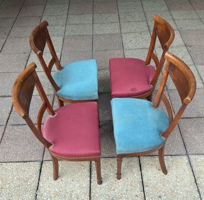 Quattro sedie Directoire in noce.