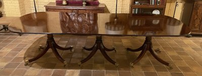 Englischer Mahagoni-Esstisch - 3 vierbeinig