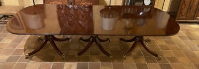 Englischer Mahagoni-Esstisch - 3 vierbeinig