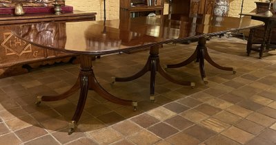 Englischer Mahagoni-Esstisch - 3 vierbeinig