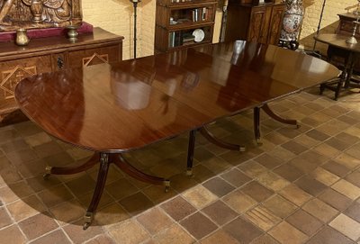Englischer Mahagoni-Esstisch - 3 vierbeinig