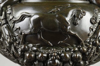A covered bowl in patinated bronze Signed F.  Barbedienne