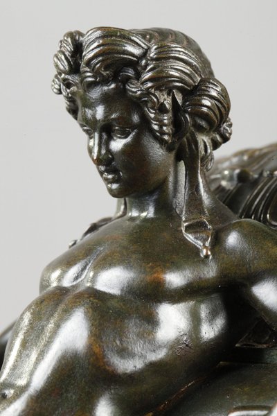 A covered bowl in patinated bronze Signed F.  Barbedienne