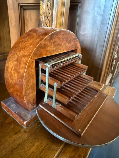Antica scatola liberty Art decò, 1930/40 in argento 800, 18x21cm. Legno di Tuja e argento 800. 