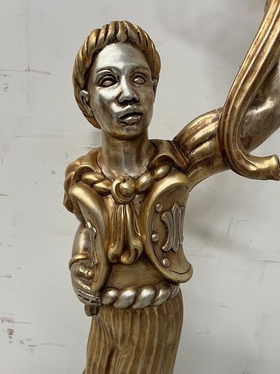 Stehlampe mit silberner nubischer Figur, 20. Jahrhundert