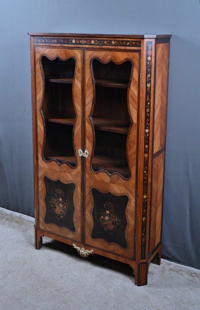 Display cabinet in marquetry of precious woods, Louis XV-Louis XVI Transition style – first half of the 19th century