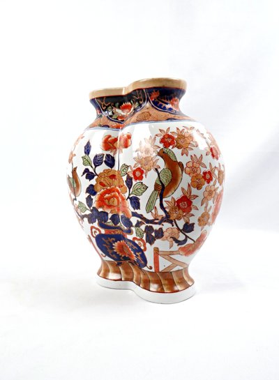 Early 20th century Chinese polychrome porcelain vase in the Imari style, in the shape of Polybius, signed Wan Li Chang