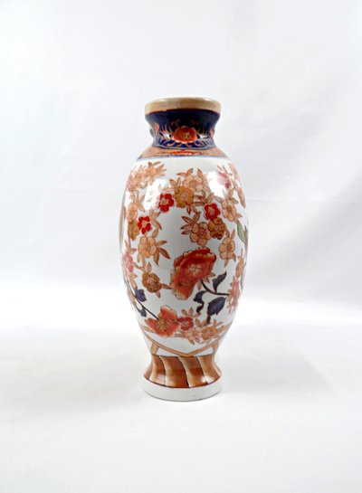 Early 20th century Chinese polychrome porcelain vase in the Imari style, in the shape of Polybius, signed Wan Li Chang