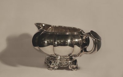 Solid silver gravy boat Minerva hallmark 19th century