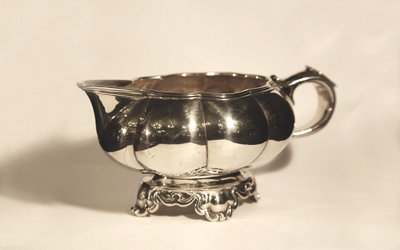 Solid silver gravy boat Minerva hallmark 19th century