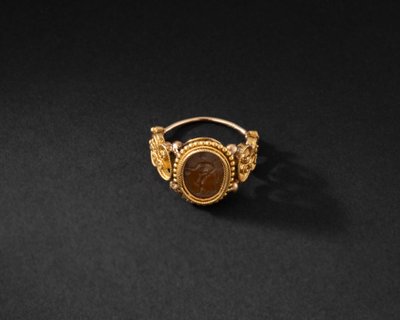 19th-century gold and intaglio agate ring