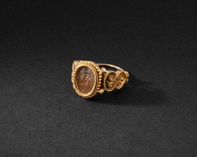 19th-century gold and intaglio agate ring