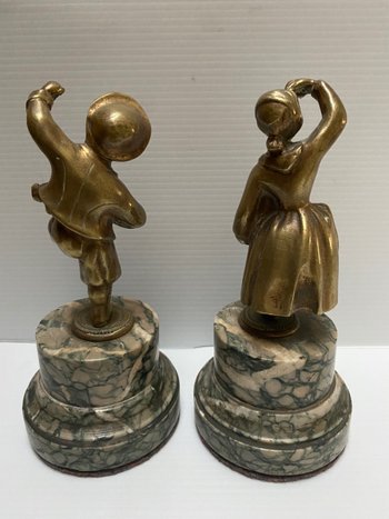 COPPIA DI SOGGETTI IN BRONZO