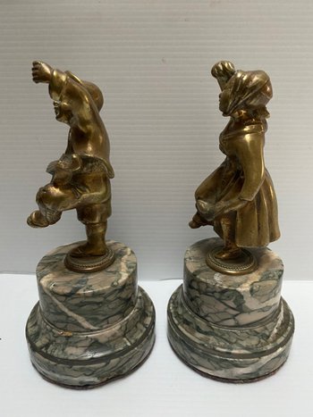 COPPIA DI SOGGETTI IN BRONZO
